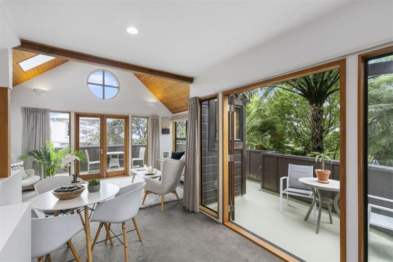 Photo of property in 31c Patanga Crescent, Thorndon, Wellington, 6011