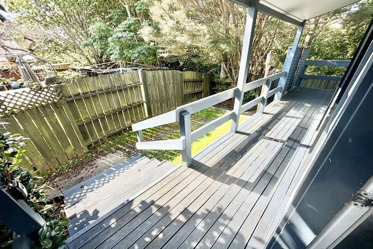 Photo of property in 77 Meadowvale Rise, Titirangi, Auckland, 0604
