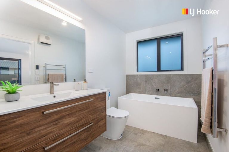 Photo of property in 44 Constitution Avenue, Milton, 9220