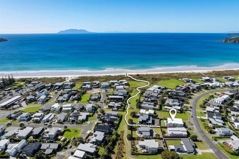 Photo of property in 15 Kewai Street, Omaha, 0986