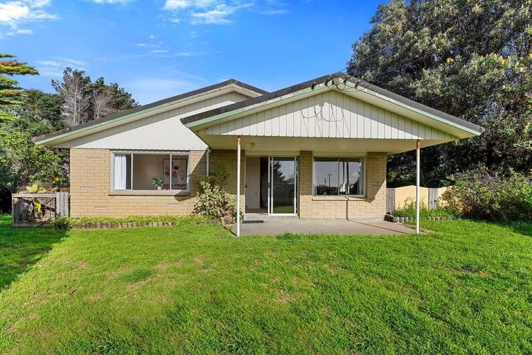 Photo of property in 107 Paetawa Road, Peka Peka, Waikanae, 5391
