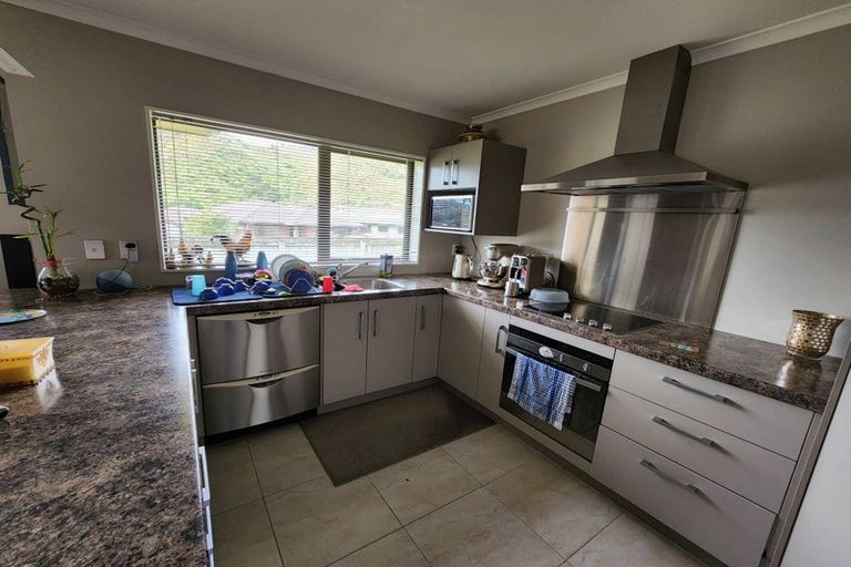 Photo of property in 46 King Charles Drive, Kingsley Heights, Upper Hutt, 5018