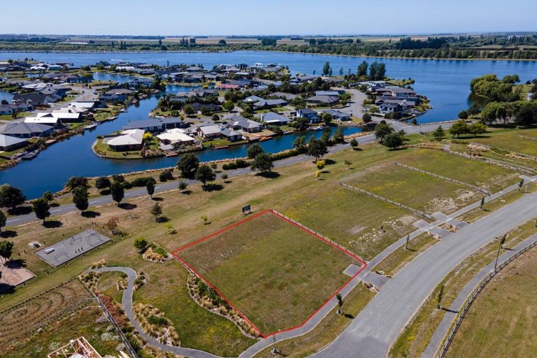 Photo of property in 16 Village Green Drive, Huntingdon, 7774