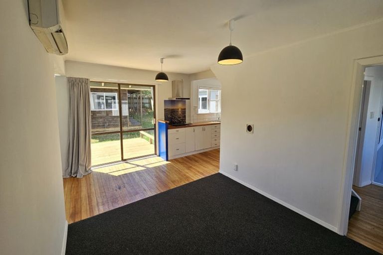 Photo of property in 10 Cook Street, Marfell, New Plymouth, 4310