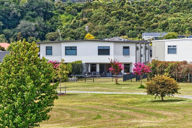 Photo of property in 103 Awataha Crescent, Pyes Pa, Tauranga, 3110