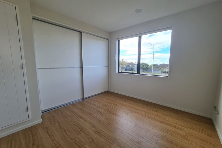 Photo of property in 2/532 Glenfield Road, Glenfield, Auckland, 0629