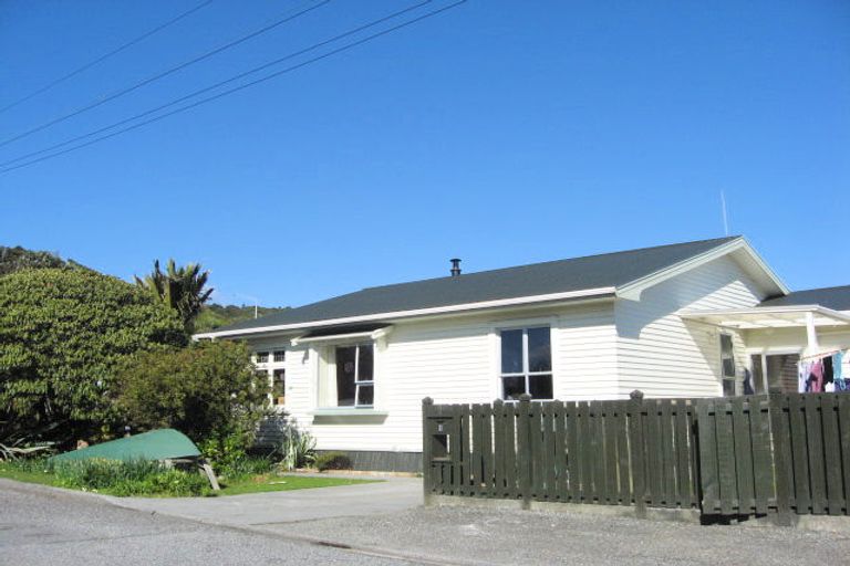 Photo of property in 1 Miro Street, Karoro, Greymouth, 7805