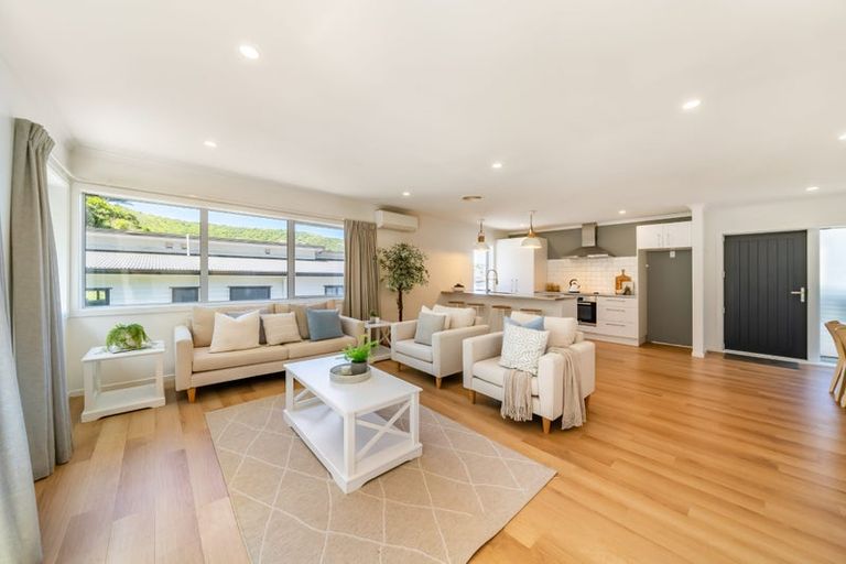 Photo of property in 26 Rarangi Way, Owhiro Bay, Wellington, 6023