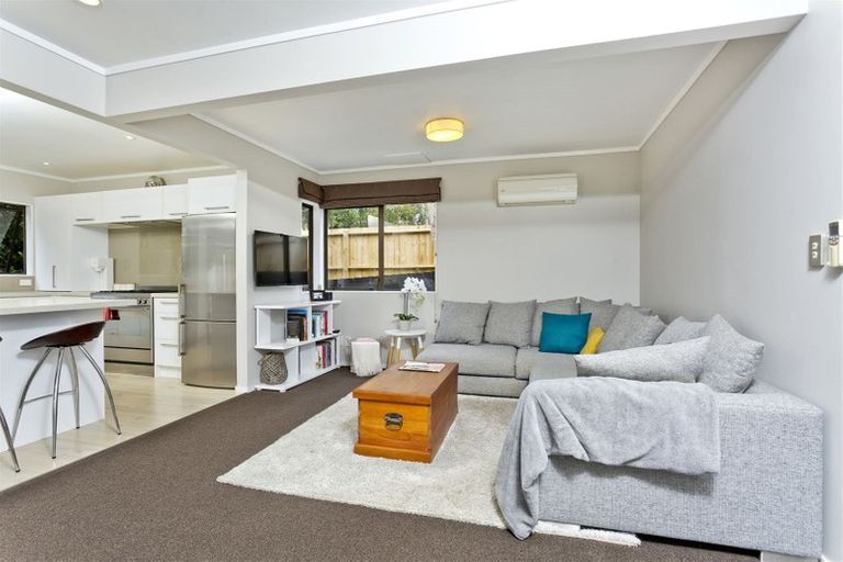 Photo of property in 3/82 Parr Terrace, Castor Bay, Auckland, 0620