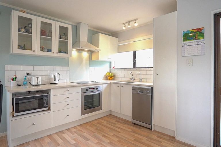 Photo of property in 17 Elizabeth Drive, West Harbour, Auckland, 0618