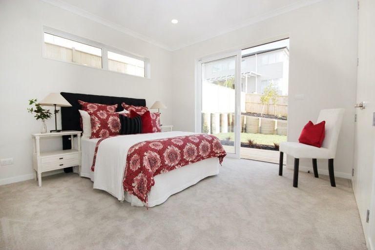 Photo of property in 16 Skulander Crescent, Orewa, 0931