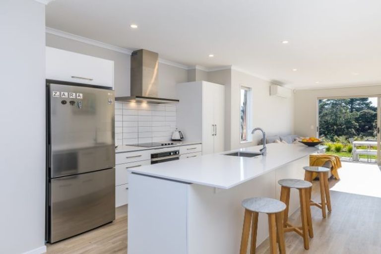 Photo of property in 64 Manutewhau Road, Massey, Auckland, 0614