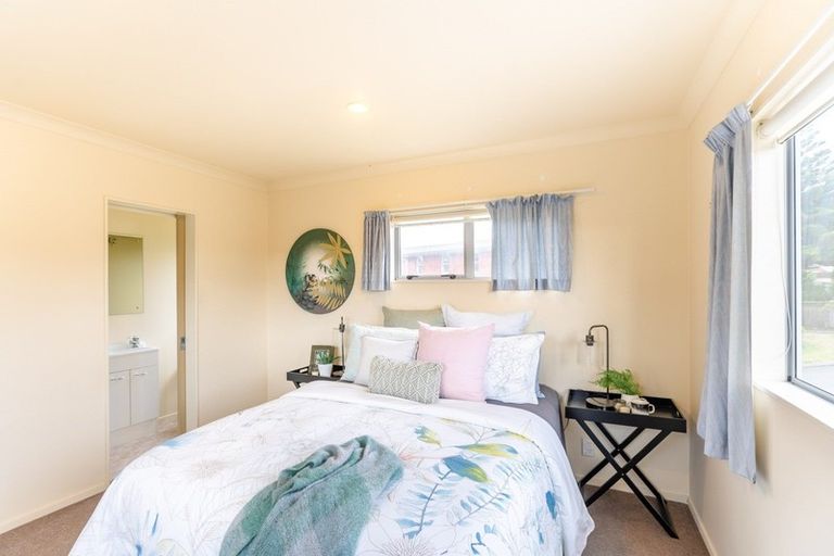 Photo of property in 2 Pohutukawa Grove, Titahi Bay, Porirua, 5022