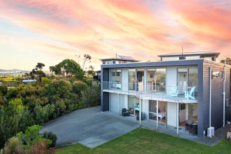 Photo of property in 36 Moir Point Road, Mangawhai Heads, Mangawhai, 0505