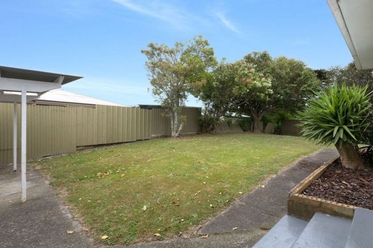 Photo of property in 3 Swansea Street, Cannons Creek, Porirua, 5024