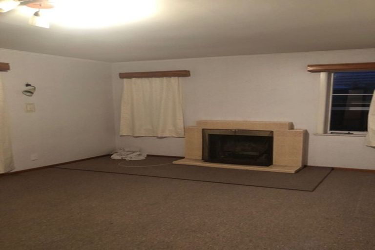 Photo of property in 47 Yeovil Road, Te Atatu Peninsula, Auckland, 0610