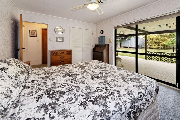 Photo of property in 18 Madigan Place, Glendene, Auckland, 0602