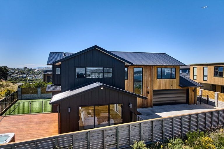 Photo of property in 12 Boeing Way, Newlands, Wellington, 6037