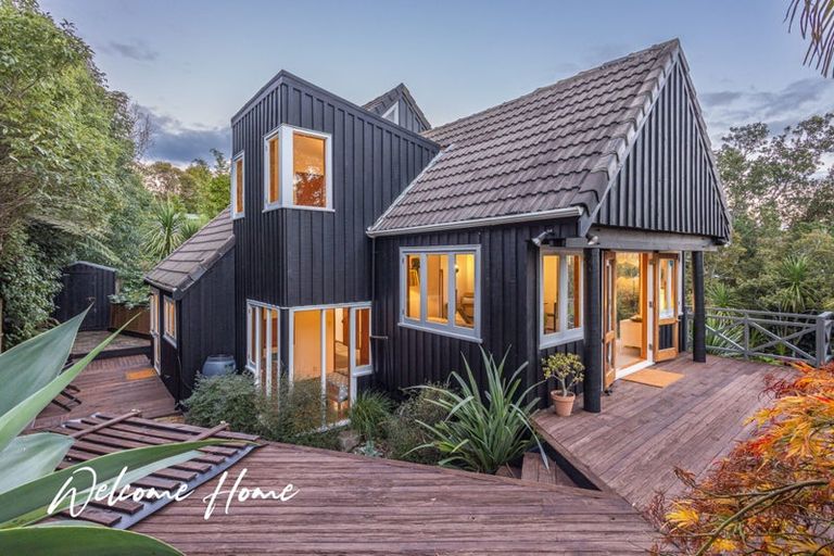 Photo of property in 27 Rosecamp Road, Beach Haven, Auckland, 0626