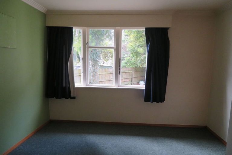 Photo of property in 92 Pinehaven Road, Pinehaven, Upper Hutt, 5019