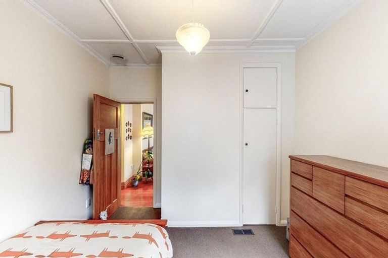 Photo of property in 74 Glenmore Street, Northland, Wellington, 6012