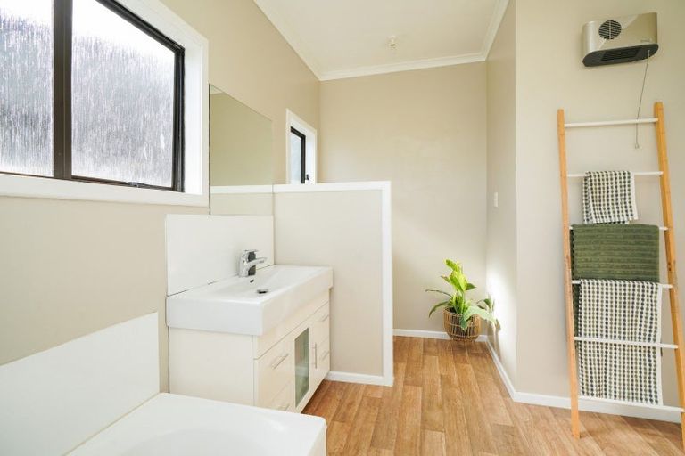 Photo of property in 164 Cameron Road, Lochiel, Winton, 9781