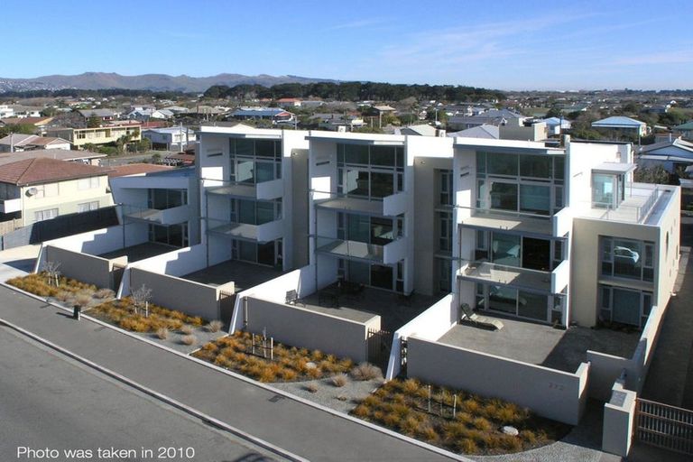 Photo of property in 2/272 Marine Parade, New Brighton, Christchurch, 8061