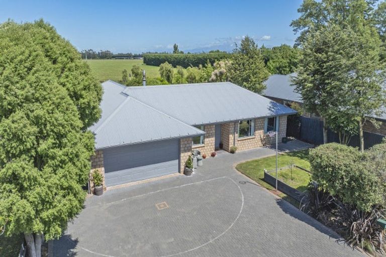 Photo of property in 18 Stanwood Grove, Darfield, 7510