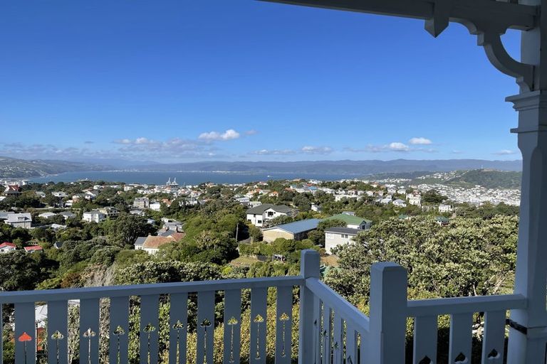 Photo of property in 82 Moana Road, Kelburn, Wellington, 6012
