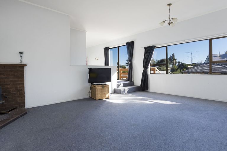 Photo of property in 11 Dunton Drive, Welcome Bay, Tauranga, 3112