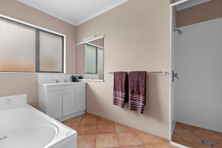 Photo of property in 72 Dalton Drive, Papamoa Beach, Papamoa, 3118