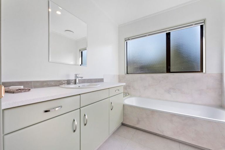 Photo of property in 2/18 Fernwood Grove, Bayview, Auckland, 0629