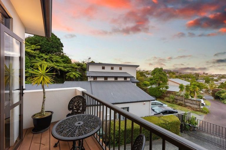 Photo of property in 36 Woodridge Avenue, Northcross, Auckland, 0630