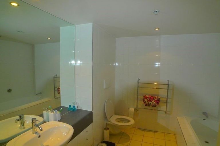 Photo of property in Sanctum Apartment, 10 Ebor Street, Te Aro, Wellington, 6011