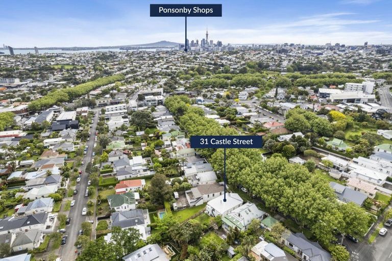 Photo of property in 31 Castle Street, Eltham, 4322