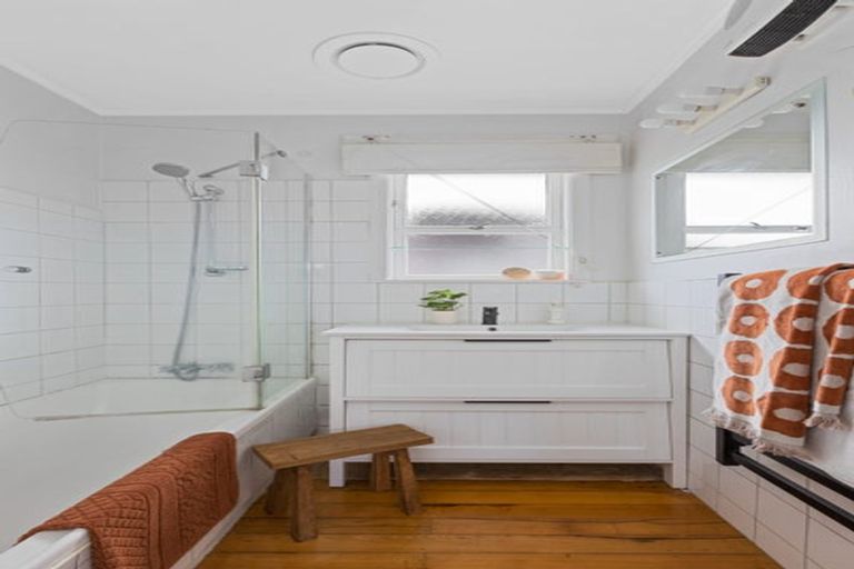 Photo of property in 1/45 Seine Road, Forrest Hill, Auckland, 0620