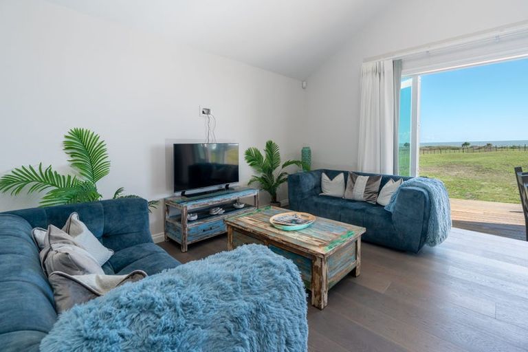 Photo of property in 87 Rutherford Drive, Waikanae Beach, Waikanae, 5036