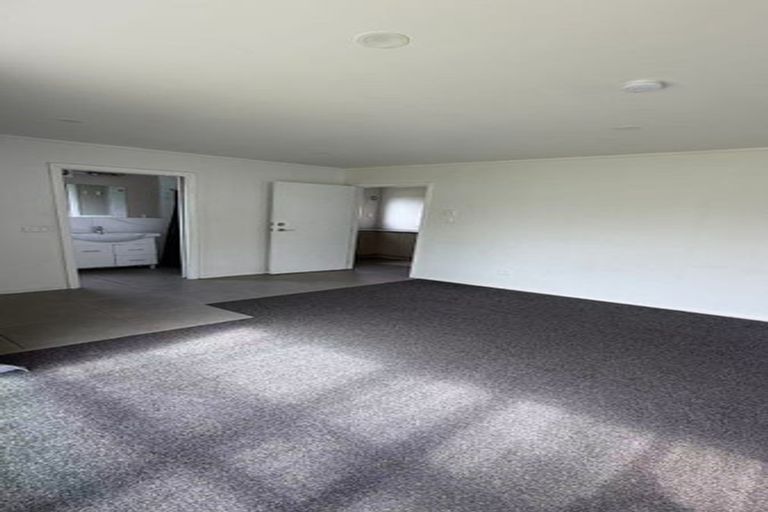 Photo of property in 26 Sunline Avenue, Massey, Auckland, 0614