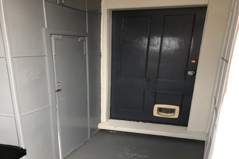 Photo of property in 51 Onewa Road, Northcote, Auckland, 0627