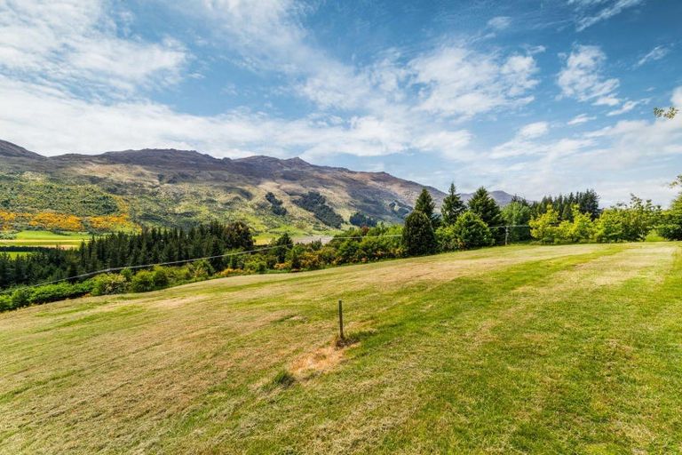 Photo of property in 60 Dalefield Road, Dalefield, Queenstown, 9371