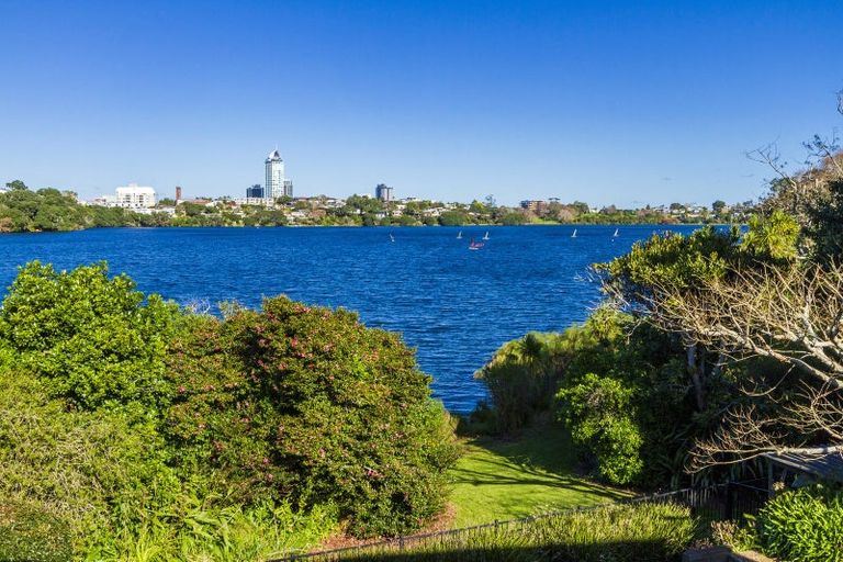 Photo of property in 47 Sylvan Park Avenue, Milford, Auckland, 0620