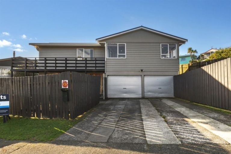 Photo of property in 92 Conclusion Street, Ascot Park, Porirua, 5024