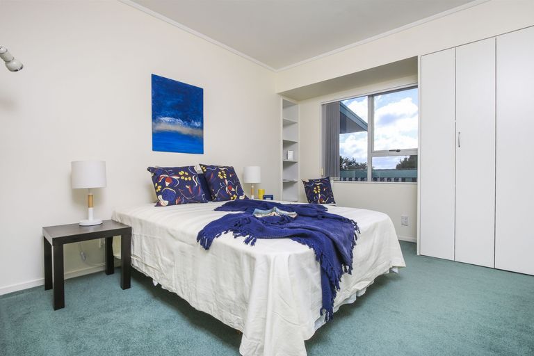 Photo of property in 3 Malmo Place, Massey, Auckland, 0614