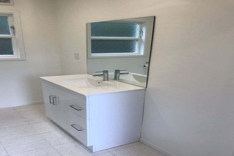 Photo of property in 5a Chella Way, Khandallah, Wellington, 6035