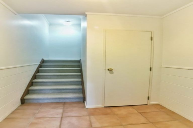 Photo of property in 4 Oystergrove Road, West Harbour, Auckland, 0618