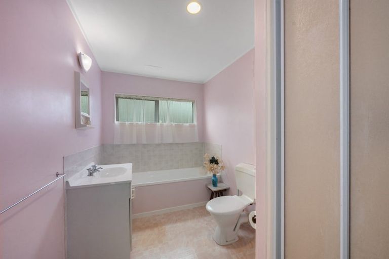 Photo of property in 2/51 Deep Creek Road, Waiake, Auckland, 0630