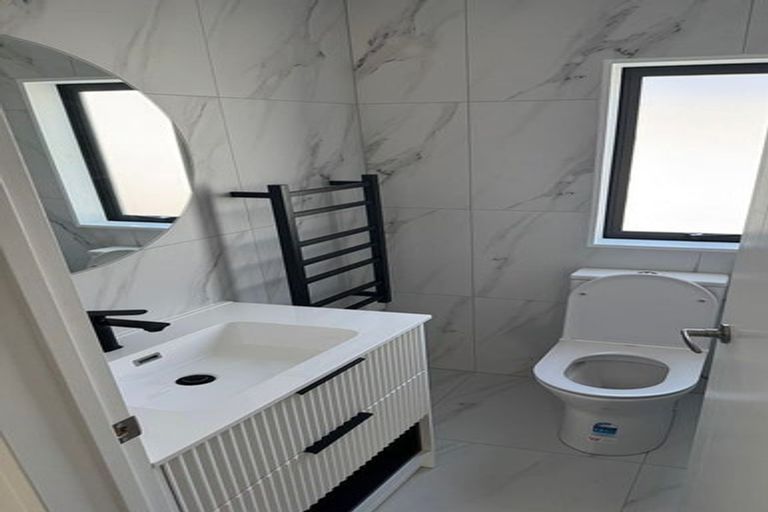 Photo of property in 4 Hughdene Place, Henderson, Auckland, 0610