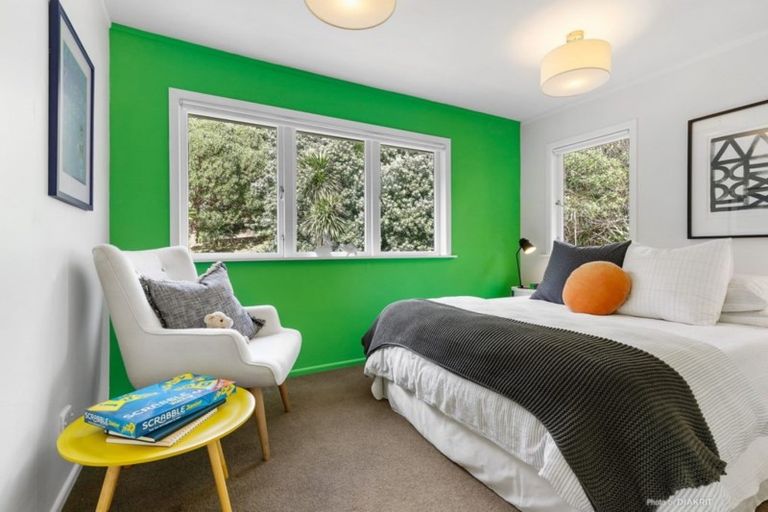 Photo of property in 24 Cave Road, Houghton Bay, Wellington, 6023