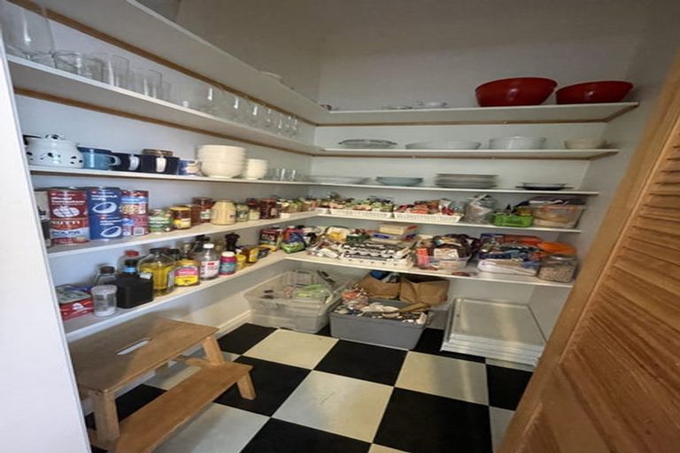 Photo of property in 42 Alice Street, Riverhead, 0820