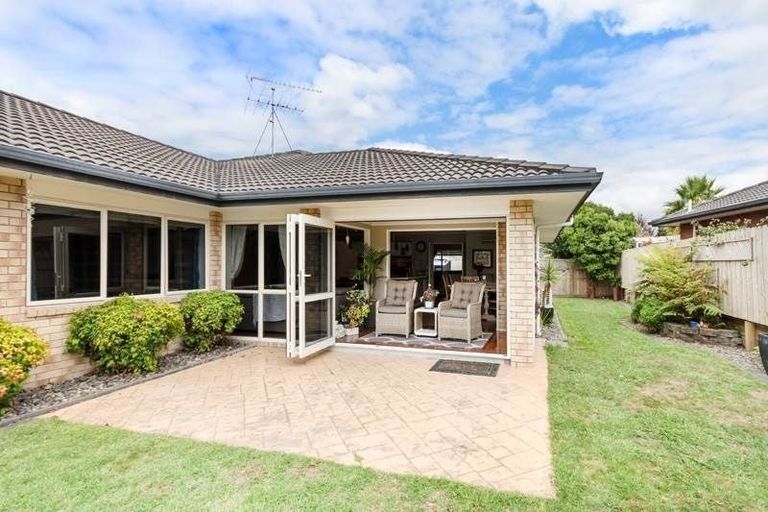 Photo of property in 8 Parkhaven Drive, Rosehill, Papakura, 2113